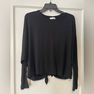 🆕 New with tags Black top with keyhole back